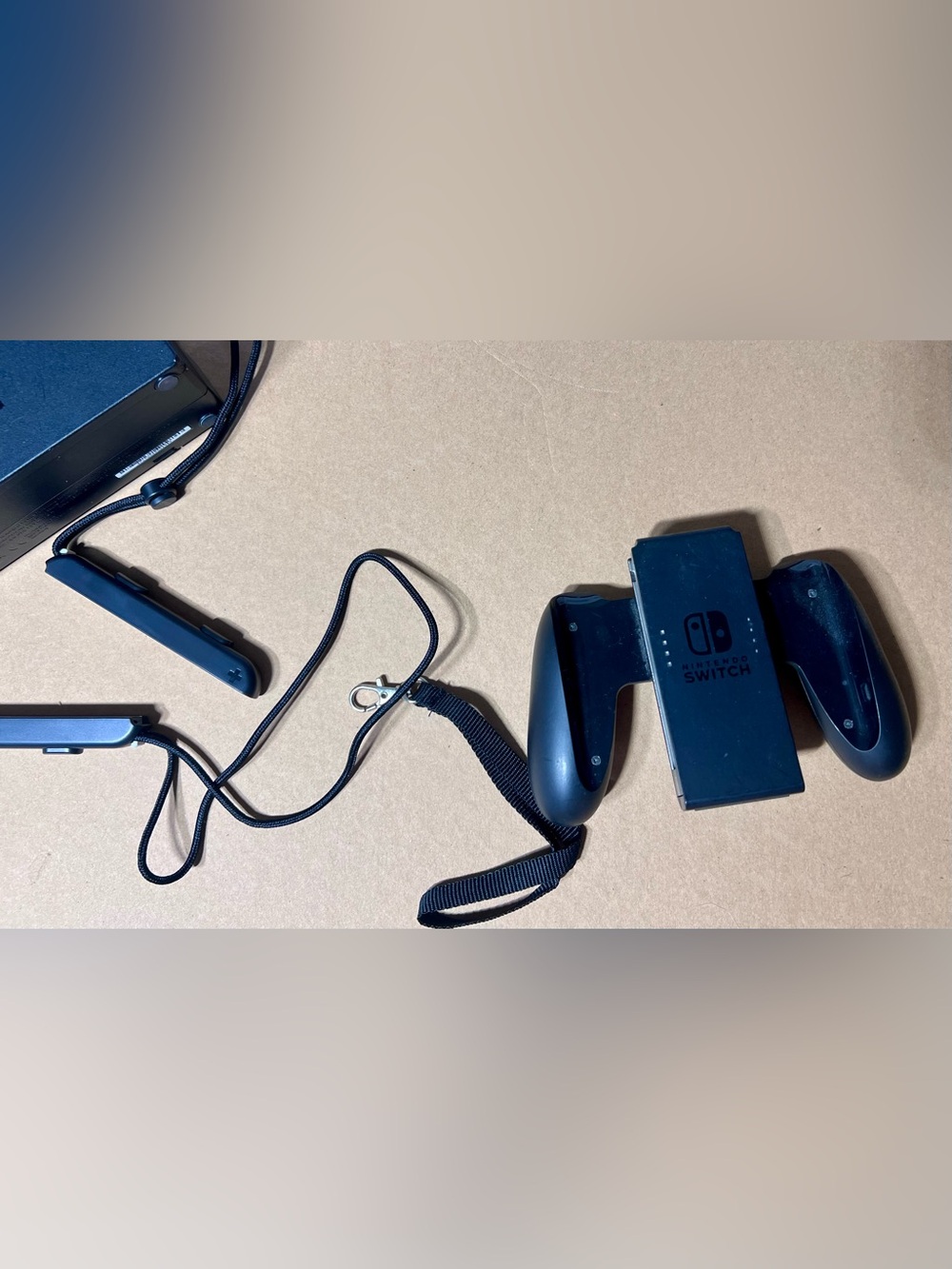 Nintendo Switch Console - Picture 5 of 9